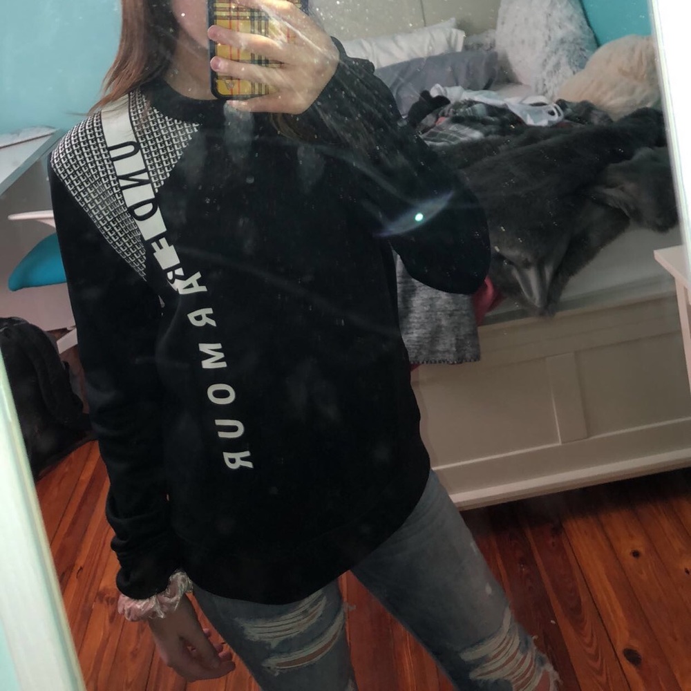 under armour black and white fleece pullover